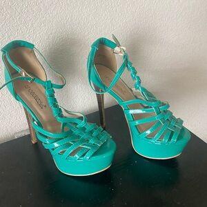Shoe Dazzle Turquoise Strappy Heels